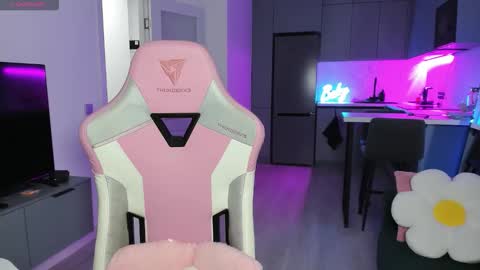 Emi online show from October 4, 4:05 pm