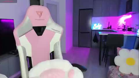 Emi online show from September 9, 7:14 pm