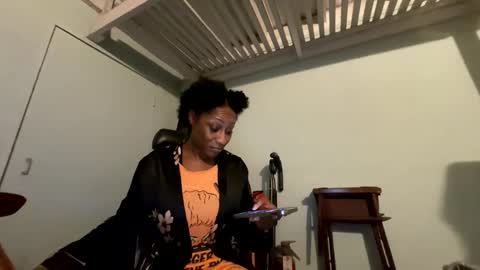 Snapshot of wynterheat chatting on February 1, 6:00 am Wynter Heat online show from February 1, 6:00 am
