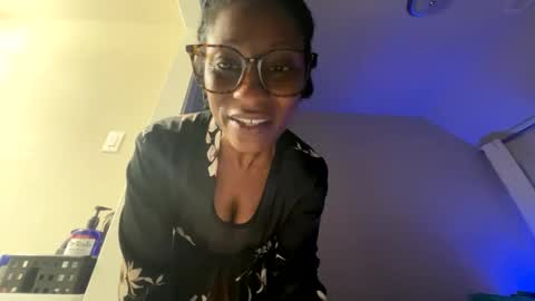 Snapshot of wynterheat chatting on September 15, 7:21 am Wynter Heat online show from September 15, 7:21 am