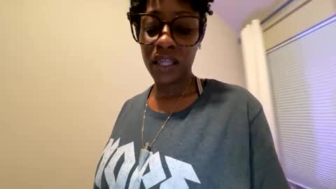 Snapshot of wynterheat chatting on September 29, 5:17 am Wynter Heat online show from September 29, 5:17 am