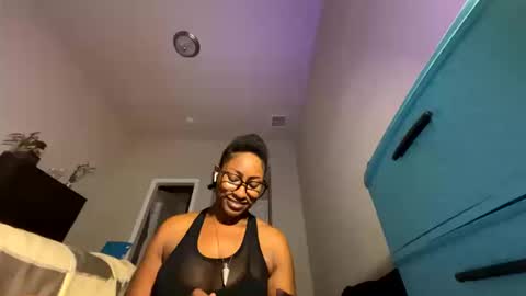 Snapshot of wynterheat chatting on October 12, 11:03 am Wynter Heat online show from October 12, 11:03 am