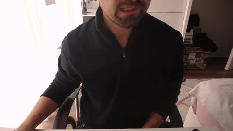 Snapshot of x_____0_____x chatting on October 15, 11:44 am Mr. Lonely online show from October 15, 11:44 am