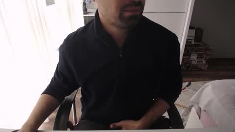 Snapshot of x_____0_____x chatting on October 13, 10:39 am Mr. Lonely online show from October 13, 10:39 am