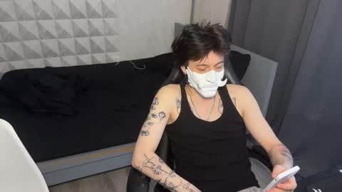 x_leon_ online show from May 25, 11:05 am