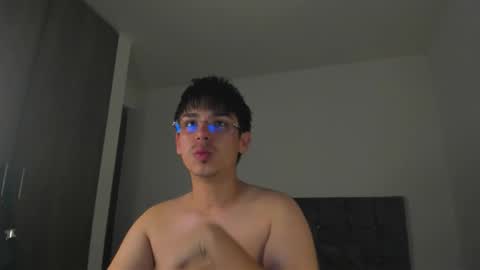 Snapshot of x_miller chatting on October 26, 7:09 am x_miller online show from October 26, 7:09 am