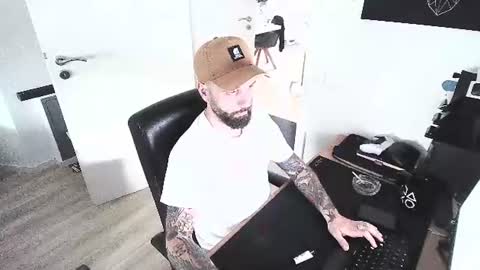 xamrelgneal online show from June 8, 4:41 pm