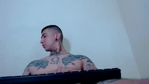 xav_dai online show from April 3, 6:48 pm