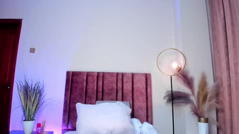 Xena Revelo online show from February 7, 2:03 am