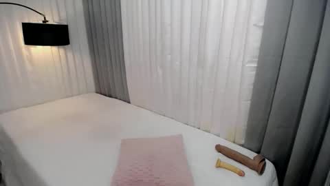 GWEN THOMPSON .......   online show from February 19, 8:30 pm