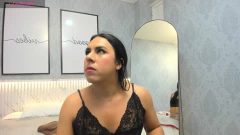 Snapshot of ximenahott_ chatting on October 5, 10:12 am Yoy online show from October 5, 10:12 am