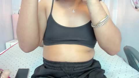 Snapshot of ximenahott_ chatting on October 17, 3:27 pm Yoy online show from October 17, 3:27 pm