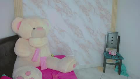 xiomy winklar online show from October 11, 12:59 am