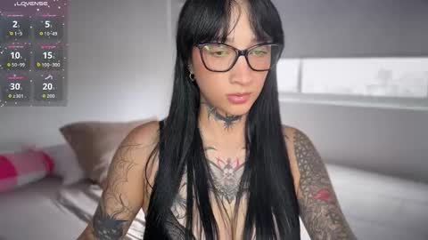 xisisxx online show from March 24, 9:43 pm