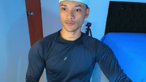 xlatin21 online show from November 2, 10:54 pm