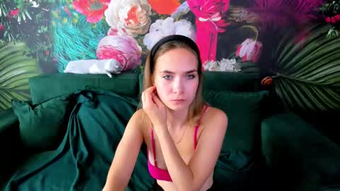 Snapshot of xlindamilfxx chatting on September 14, 12:39 pm Linda online show from September 14, 12:39 pm