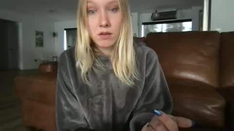 xmckennalynn online show from November 17, 6:21 pm