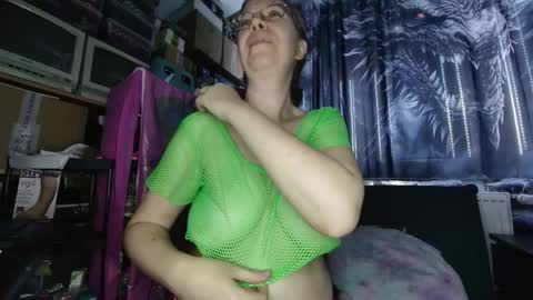 xnicetitsx online show from October 22, 9:45 am