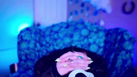 Bella Bondai online show from October 2, 4:00 am