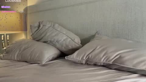 jenn online show from February 17, 4:28 pm