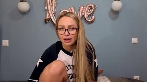 AnnaMaee online show from March 1, 11:26 pm