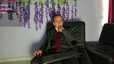 xthesexybossx online show from February 7, 6:00 pm