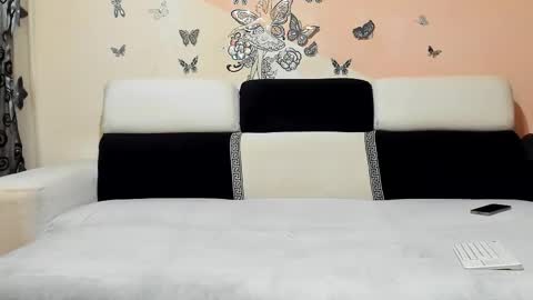 Snapshot of xveryhotcouple chatting on September 13, 5:43 am xveryhotcouple online show from September 13, 5:43 am