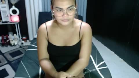 Kylie Smith online show from May 13, 12:04 pm