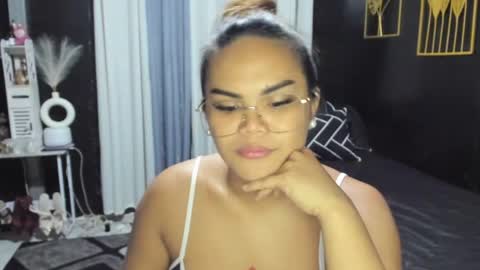 Kylie Smith online show from June 27, 12:22 pm