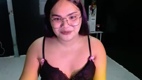 Kylie Smith online show from October 7, 1:29 pm