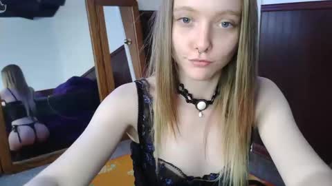 Snapshot of xxloveanastasia chatting on December 30, 9:50 pm LoveAnastasia online show from December 30, 9:50 pm