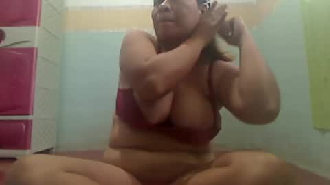 xxpinaymomxx online show from November 18, 6:16 am