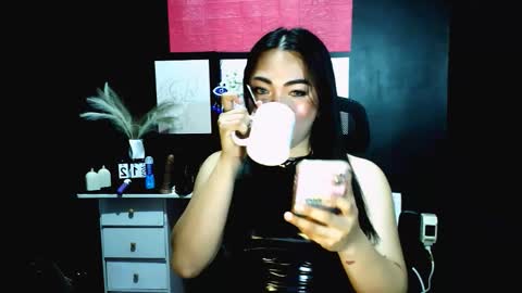 xxslutty kim online show from November 12, 10:39 am