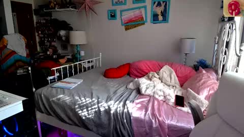 Strawberry Jane online show from January 15, 8:17 pm