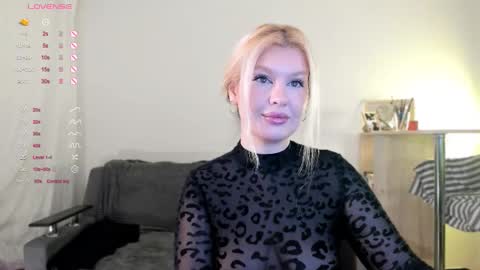 Snapshot of xxviktoryqueenxx chatting on October 15, 9:15 pm Vi online show from October 15, 9:15 pm