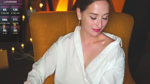 Snapshot of xxx_downtown_xxx chatting on December 3, 8:55 pm Anna online show from December 3, 8:55 pm