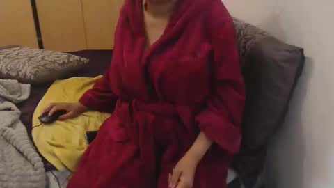 Ayanda online show from October 22, 8:54 pm