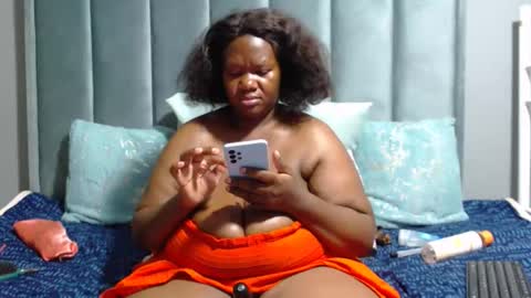 Snapshot of xxxgiantboobs chatting on October 17, 9:30 pm xxxgiantboobs online show from October 17, 9:30 pm