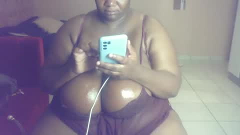 Snapshot of xxxgiantboobs chatting on January 11, 1:06 am xxxgiantboobs online show from January 11, 1:06 am