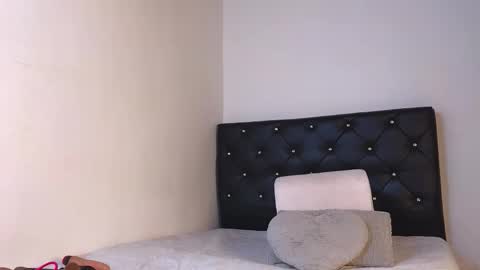 Snapshot of xxxtatianabustyxxx chatting on October 19, 8:02 pm xxxtatianabustyxxx online show from October 19, 8:02 pm