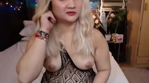 Snapshot of xyourtastyprincess chatting on October 27, 12:54 am Angela online show from October 27, 12:54 am