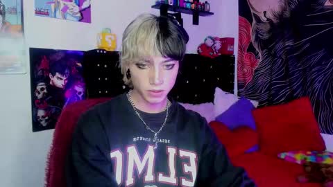 xzerox_ online show from December 15, 7:43 pm