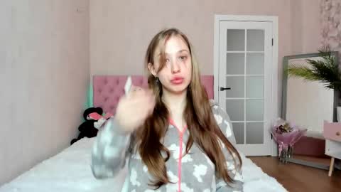 Lina online show from September 17, 9:02 am