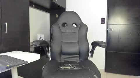 yanpaul83 online show from September 16, 7:50 pm