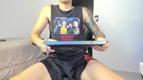 yanpaul83 online show from November 11, 2:19 pm