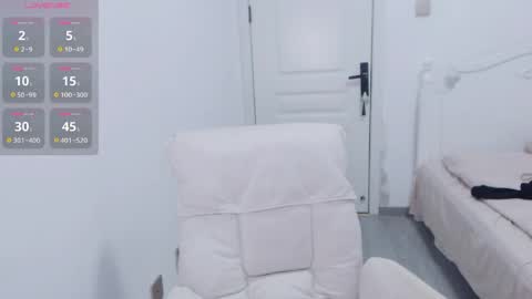 yaoyaoliu online show from April 13, 2:21 pm