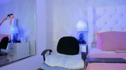 Snapshot of yara_bliss_ chatting on October 16, 3:11 pm Yara Bliss online show from October 16, 3:11 pm