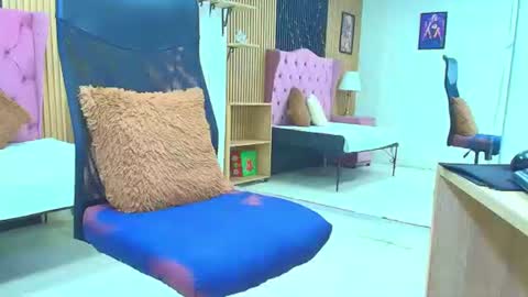 yaruzca 9 inches strong online show from April 23, 10:00 pm