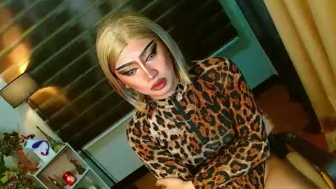 miss yasii online show from April 10, 4:01 pm