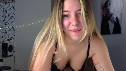 Yasyaa  online show from February 9, 5:40 am